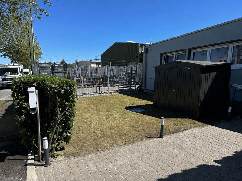 Garten- und Grünpflege während der Arbeiten